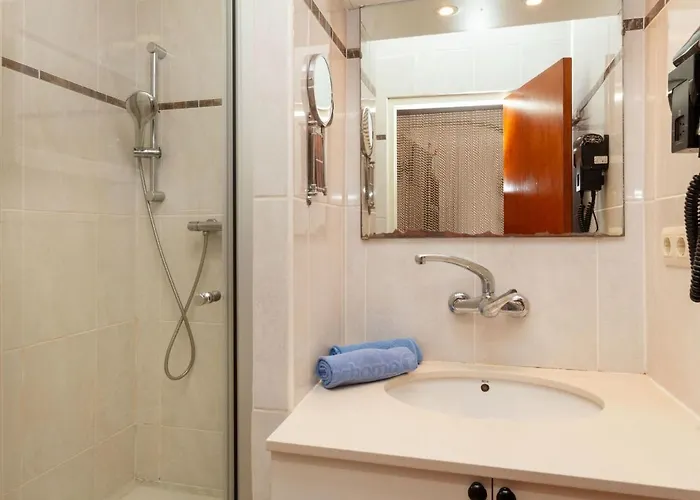 Adelfa 6 By Interhome